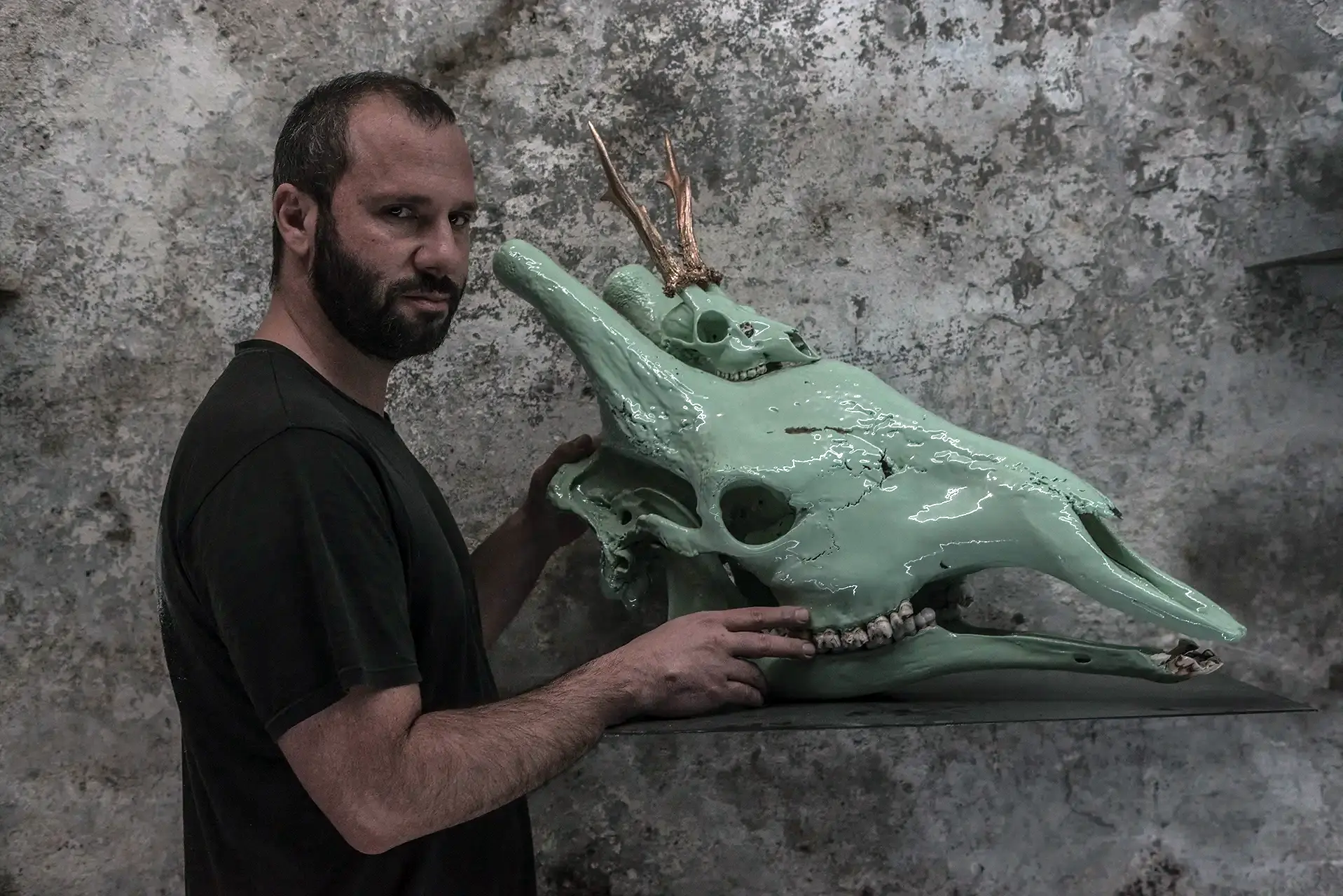 Artist with Giraffe Skullpture